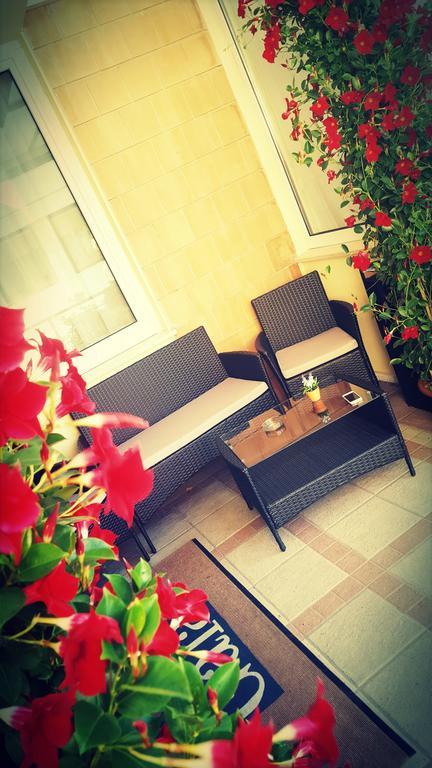 Hotel Gala เปซาโร ภายนอก รูปภาพ